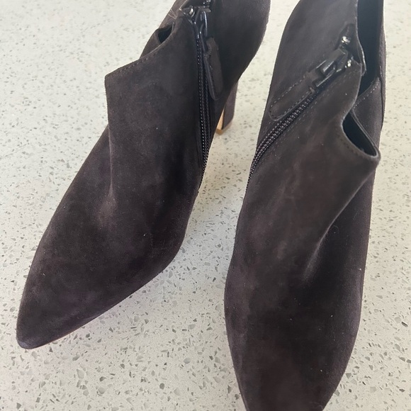 Cole Haan Vestry brown suede ankle boot size 6 - Picture 3 of 4